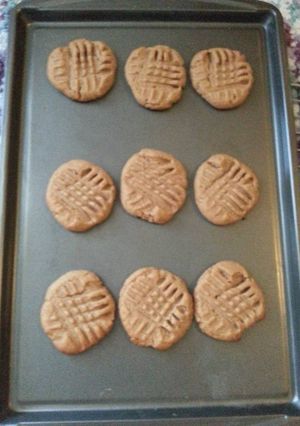 A picture of Flourless Peanut Butter Cookies.