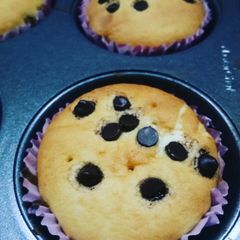 A picture of Vanilla chocochip muffins.