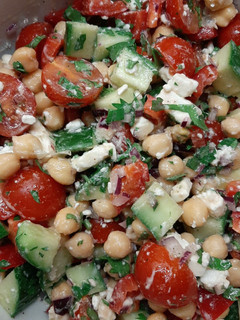 Mediterrán csicseriborsó saláta recept fotója