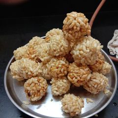 A picture of Murmura laddu.
