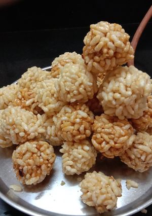 A picture of Murmura laddu.
