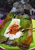 Nasi liwet bakar isi Ayam Suwir pedas Alaa Mama anna