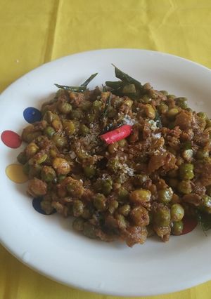 पावटा भाजी (Pavta Bhaji Recipe In Marathi) रेसिपी चे मुख्य फोटो 