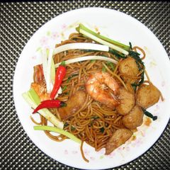 A picture of Stir Fry Noodle In Dark Sauce / Hokkien Mee.