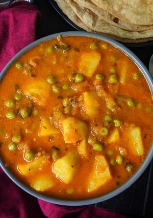 A picture of Aloo Matar.