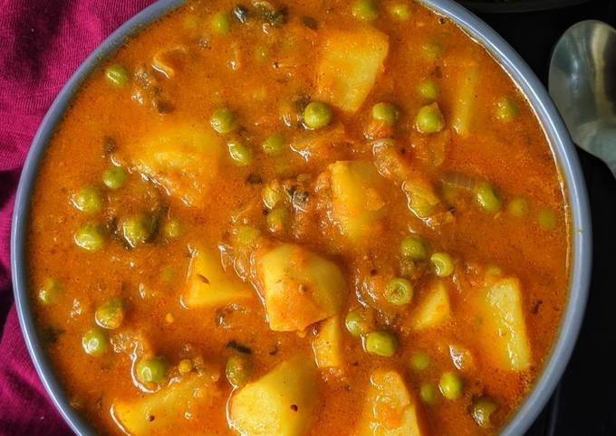Step-by-Step Guide to Prepare Homemade Aloo Matar