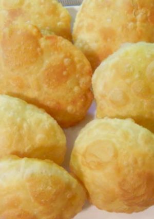 A picture of Daal Kachori with Aalo ki tarkaari.