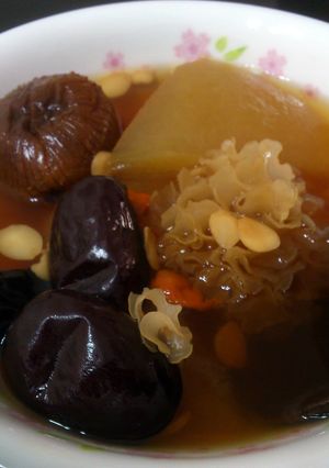A picture of Wintermelon And Candy Dates Vegetarian Soup.