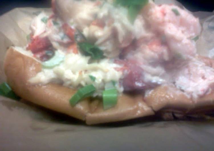 Steps to Make Award-winning Maine Lobster Roll