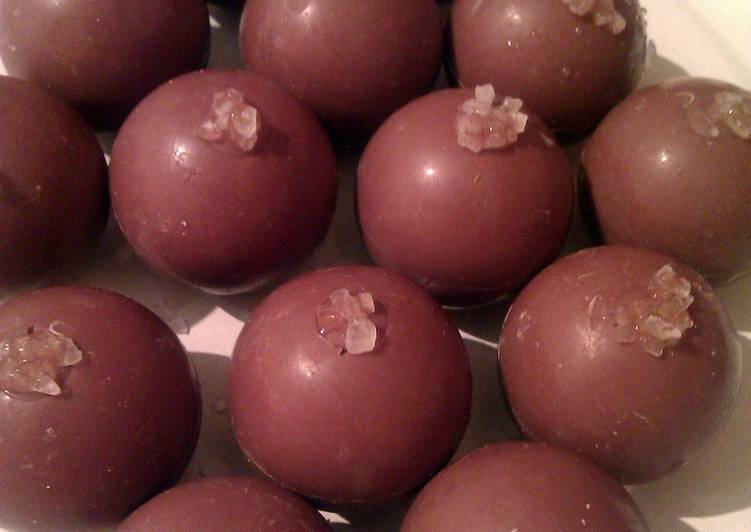 How to Prepare Homemade Vickys Salted Caramels, Christmas Hamper Gift, Gluten, Dairy, Egg &amp; Soy-Free