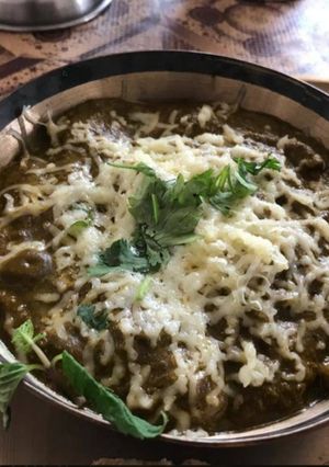 A picture of Aloo palak with makhani gravy.