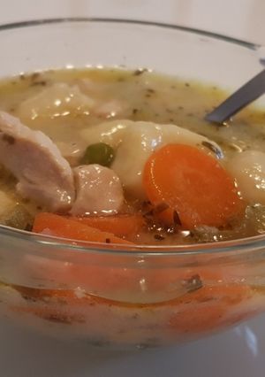 Tárkonyos csirkeraguleves burgonyagombóccal recept fotója
