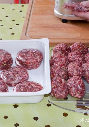 Foto di Hamburger di manzo con verdure