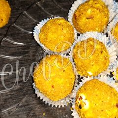 A picture of Methi Sonth ke ladoo.
