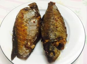 Hình của món Cá sặc kho tộ.