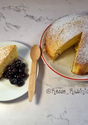 Foto di Torta Soffice allo Yogurt Greco con Mirtilli Caldi