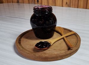 Una foto de Mermelada de moras y frutillas casera