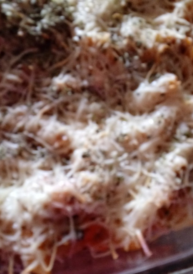 Una foto de Macarrones con salsa picante y berberechos