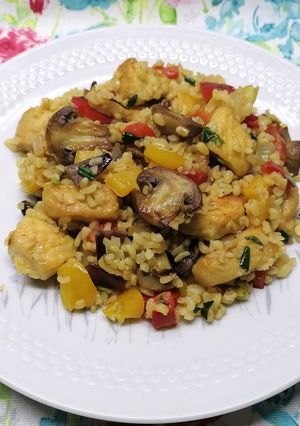 Tavaszi zöldséges bulgur, csirkefalatkákkal recept fotója