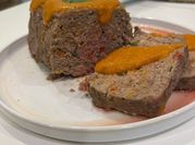 Una foto de pastel de carne molida