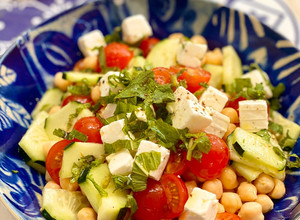 Foto principal de Ensalada de garbanzos al estilo griego