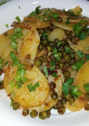 A picture of Crispy Potato And Pea Fry.