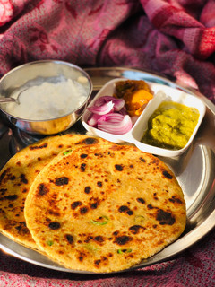 मिस्सी रोटी (Missi roti recipe in Hindi) रेसिपी मुख्य फोटो