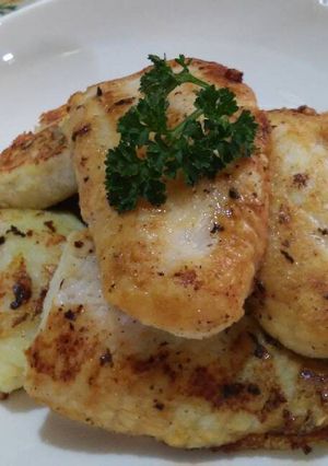 Una foto de Filete de pescado marinado en jugo de limón y ajo