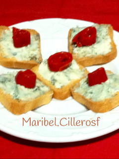Una foto de Canapés de queso azul