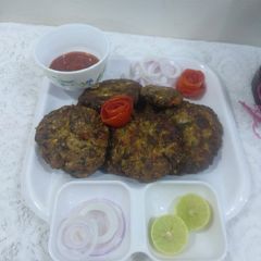 A picture of Chicken chapli kabab.