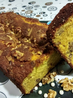 Una foto de Bizcocho de chocolate blanco y nueces
