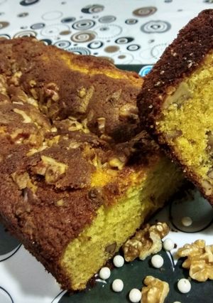 Una foto de Bizcocho de chocolate blanco y nueces