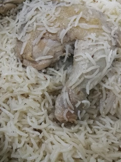 A picture of White chicken pulao.