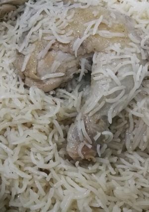 A picture of White chicken pulao.