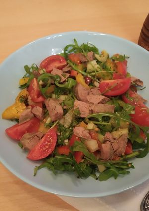 Фото Овощной салат с куриной печенью.