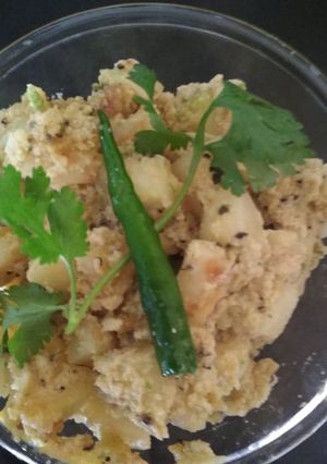 A picture of Aloo poshto.