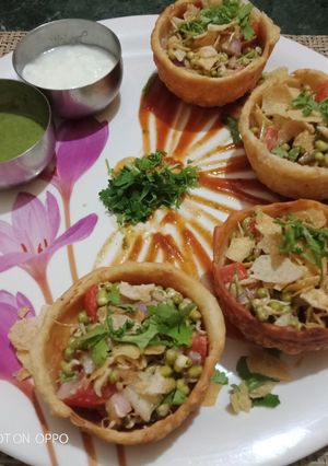 A picture of Sprouted moong dal katori.