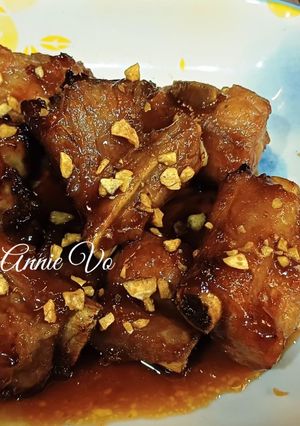 Hình của món Sườn sốt chua ngọt.