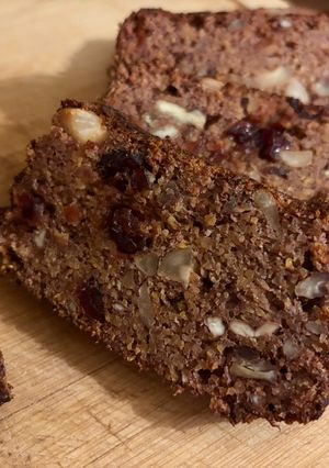 Datolyás banános gyümölcskenyér kukoricadarával recept fotója