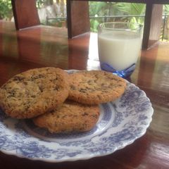 A picture of Chewy Chocolate Chip Cookies.