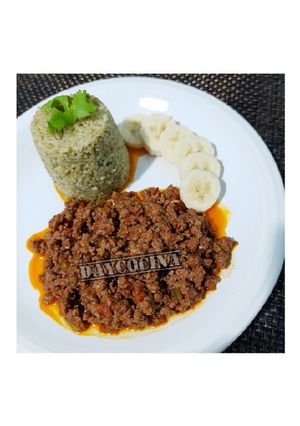 Una foto de Arroz al cilantro con Picadillo de res 👩🏻🍳