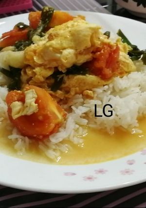 A picture of Tomato And Eggs Soup.