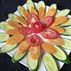 A picture of Three Color Salad Plater.