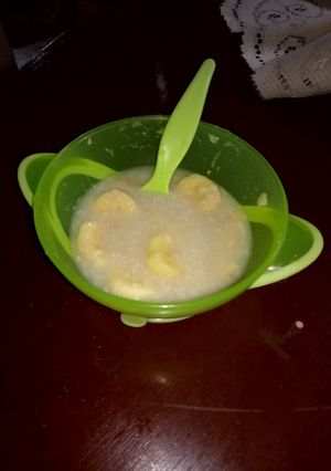 Una foto de Avena cocida con banano para bebe (BLW)