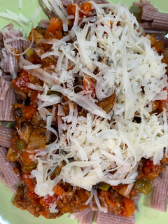 Una foto de Pasta de trigo sarraceno con salsa boloñesa y champiñones
