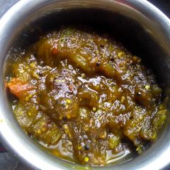 A picture of Green tomato chutney.
