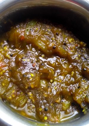 A picture of Green tomato chutney.