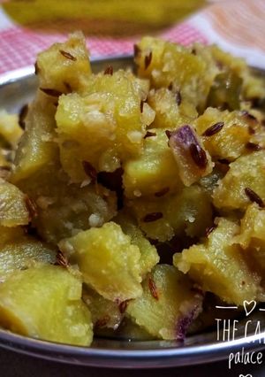रताळ्याची भाजी (ratyalyachi bhaaji recipe in marathi) रेसिपी चे मुख्य फोटो