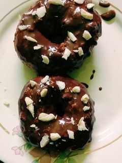 चाॅकलेटी डोनट (Chocolate Donut recipe in Hindi) रेसिपी मुख्य फोटो