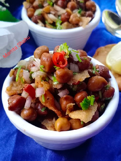 काला चना पापड़ी चाट (Kala Chana Papdi chaat recipe in hindi) रेसिपी मुख्य फोटो